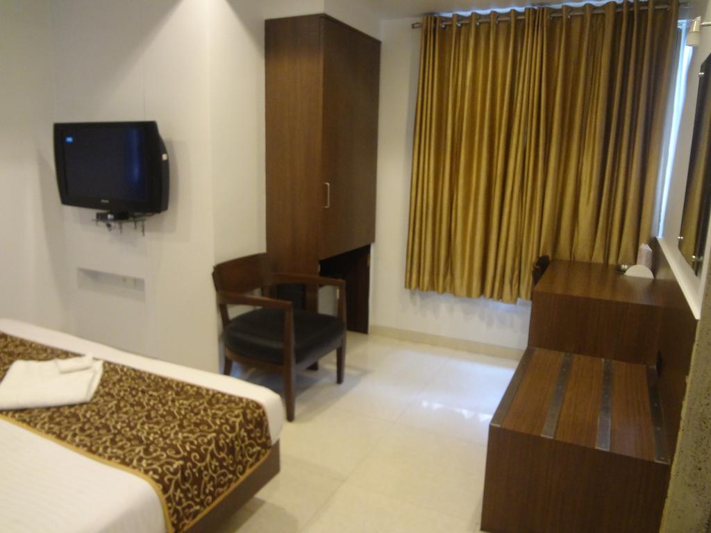 Hotel Adi Nagpur Exterior foto